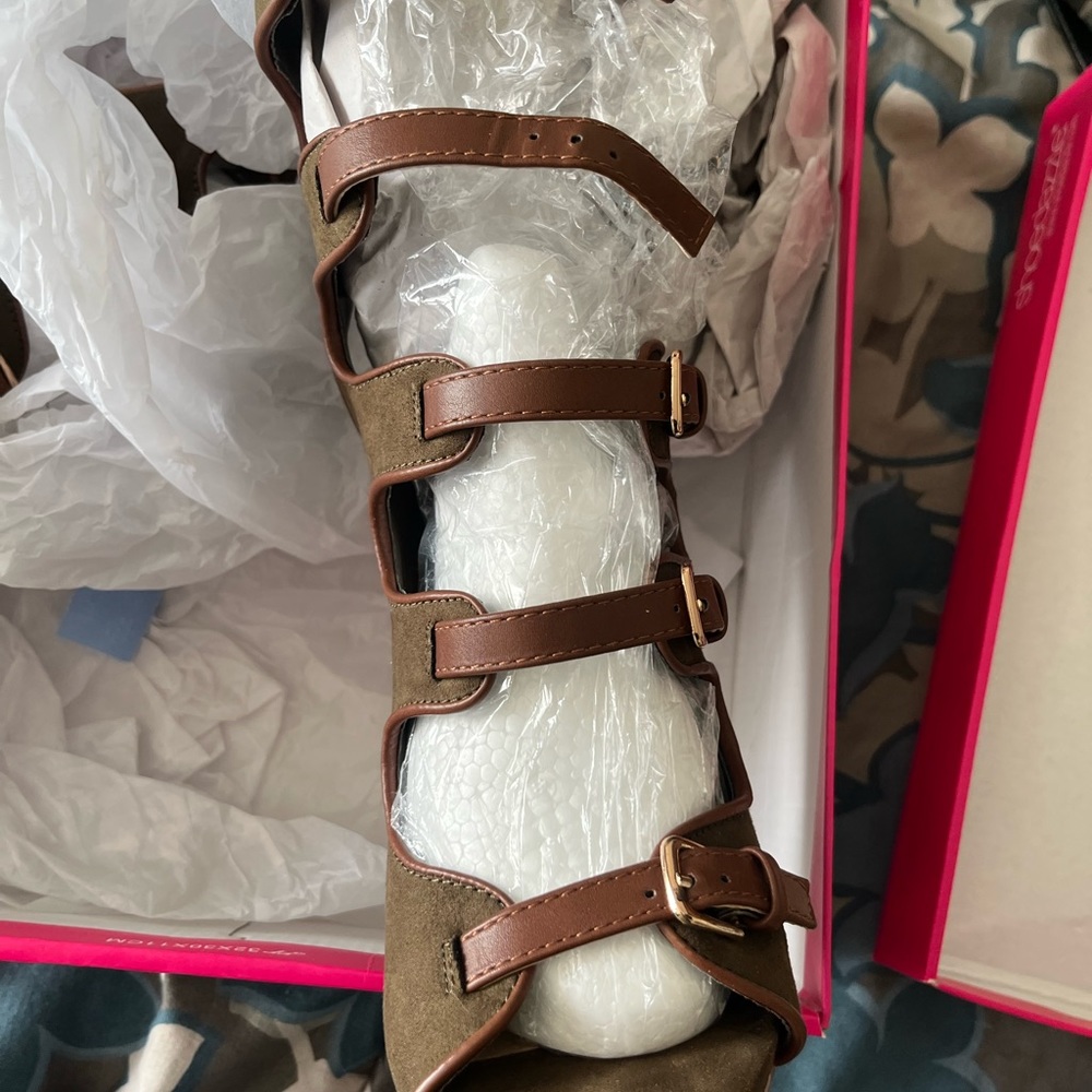 Shoes - Picture 6 of 16
